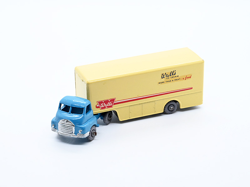 BEDFORD ICE CREAM TRUCK "Wall's"  No. MP-2A2