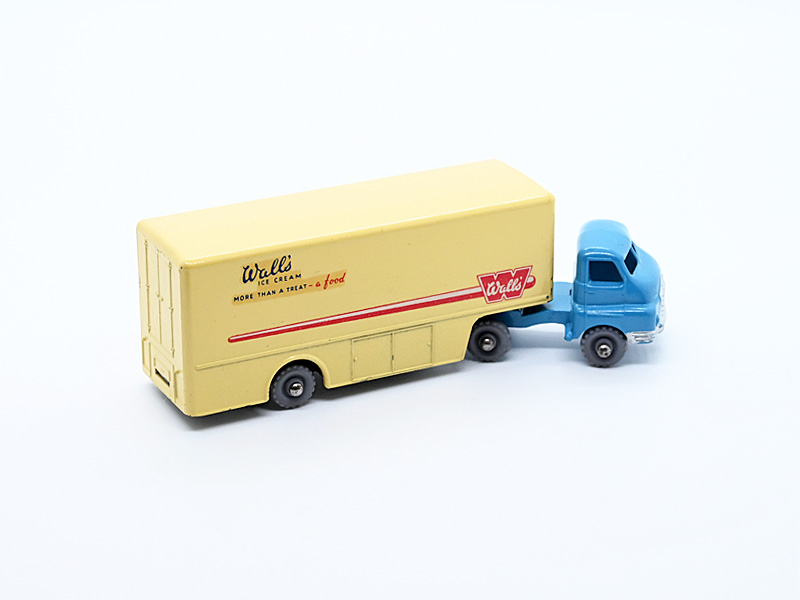 BEDFORD ICE CREAM TRUCK "Wall's"  No. MP-2A2