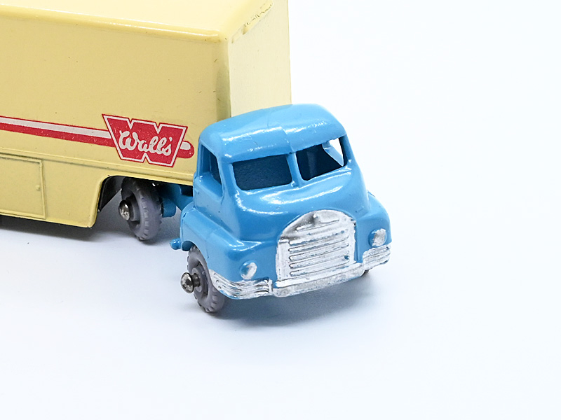 BEDFORD ICE CREAM TRUCK "Wall's"  No. MP-2A2