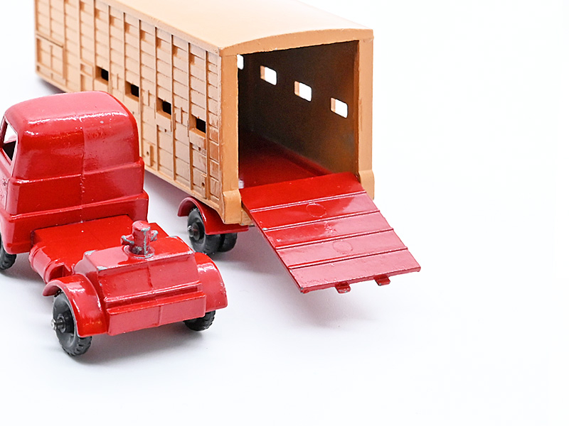 JENNINGS CATTLE TRUCK  No. MP-7A4