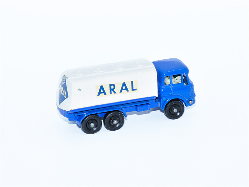 BEDFORD PETROL TANKER "ARAL" No. 25C3