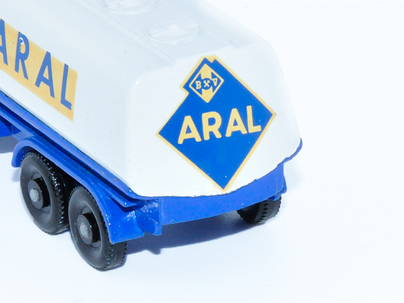 BEDFORD PETROL TANKER "ARAL" No. 25C3