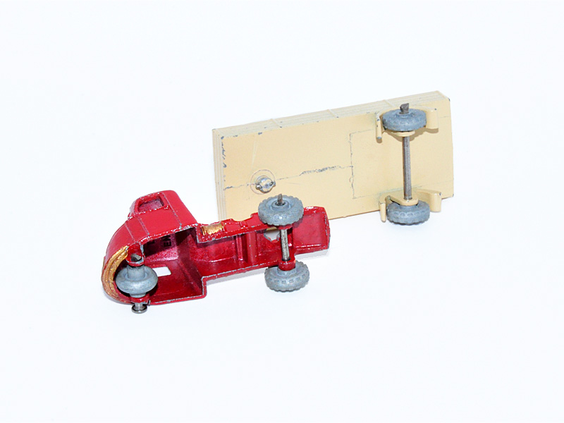 SCAMMEL SCARAB MECHANICAL HORSE & TRAILER No. 10B1