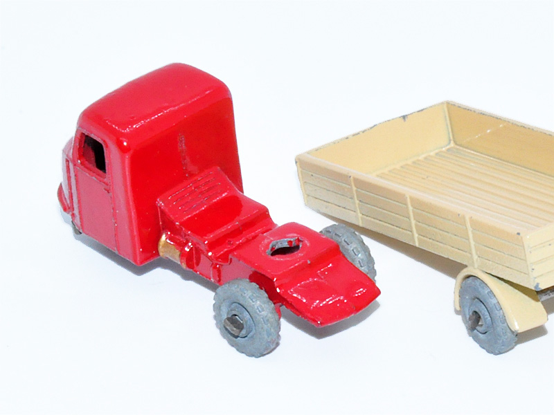SCAMMEL SCARAB MECHANICAL HORSE & TRAILER No. 10B1