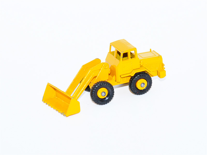 TRACTOR SHOVEL ( HATRA ) No. 69B8