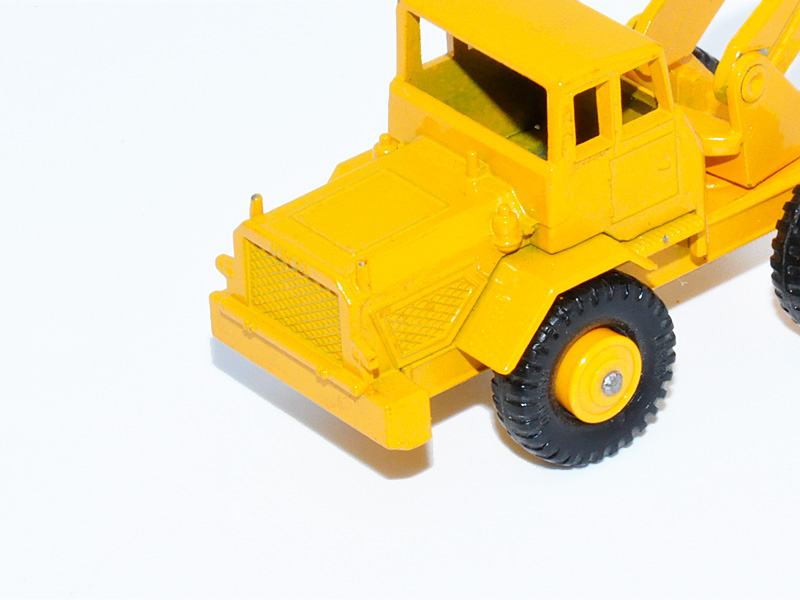 TRACTOR SHOVEL ( HATRA ) No. 69B8