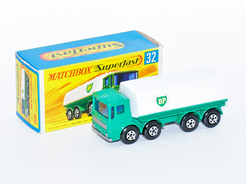 LEYLAND PETROL TANKER No. 32A3