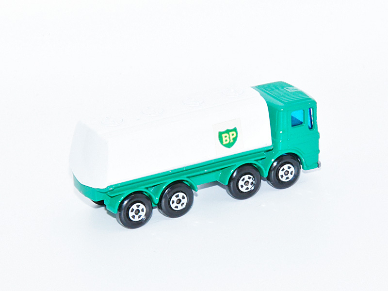 LEYLAND PETROL TANKER No. 32A3